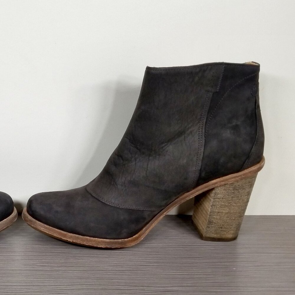 Timberland Black Ankle Boots with Brown Heel - Picture 9 of 11